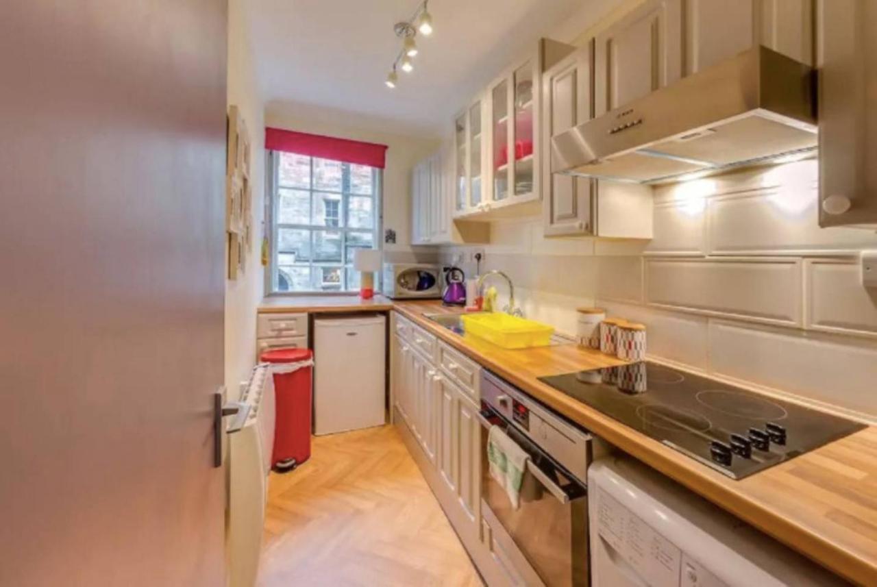 Joivy Stylish Castle View Apartment Edinburgh Buitenkant foto