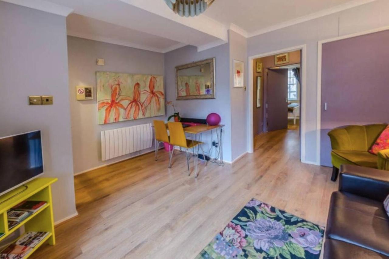 Joivy Stylish Castle View Apartment Edinburgh Buitenkant foto