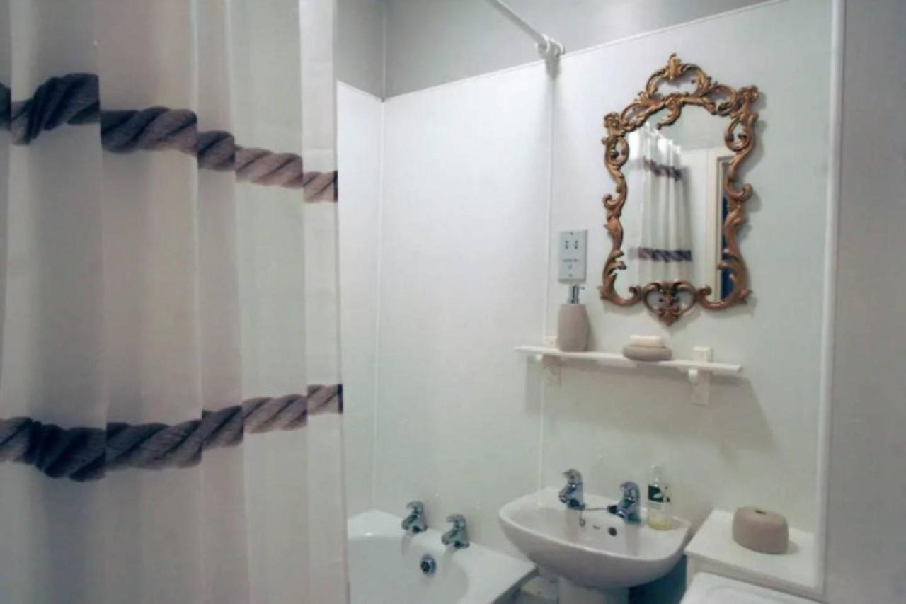 Joivy Stylish Castle View Apartment Edinburgh Buitenkant foto