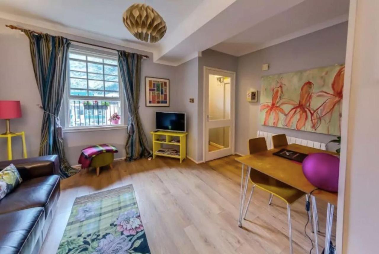 Joivy Stylish Castle View Apartment Edinburgh Buitenkant foto